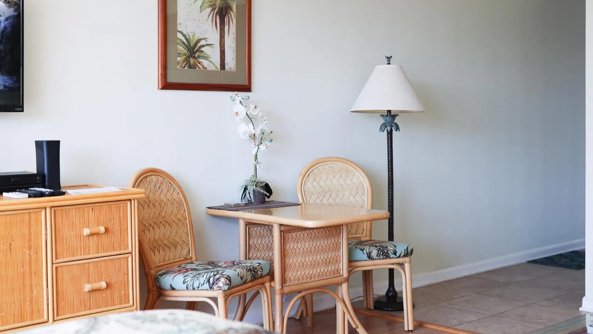 Tropical Studios at Marine Surf Waikiki: Beachfront Oasis with Full Kitchen Honolulu 0*,