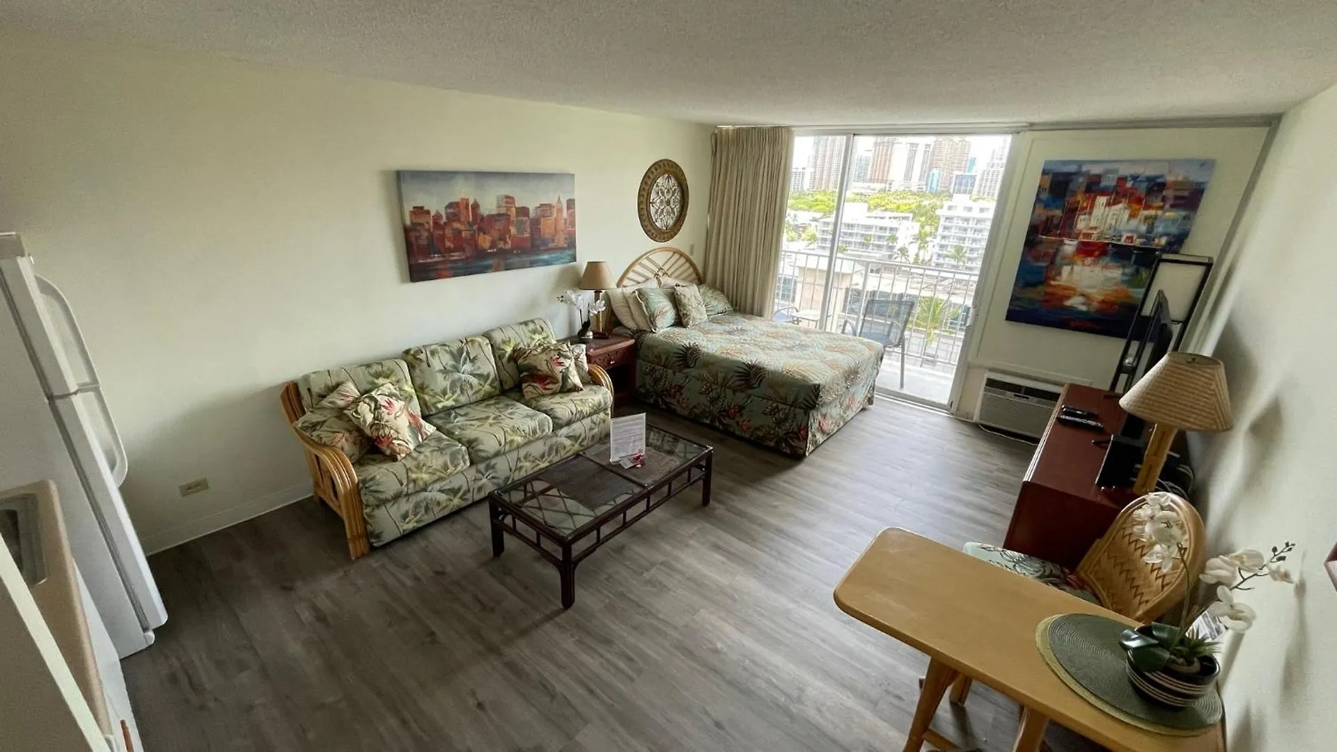 Apartment Tropical Studios at Marine Surf Waikiki: Beachfront Oasis with Full Kitchen Honolulu United States