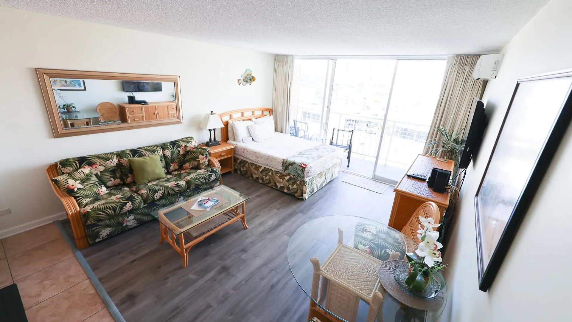 Tropical Studios at Marine Surf Waikiki: Beachfront Oasis with Full Kitchen Honolulu 0*,  United States