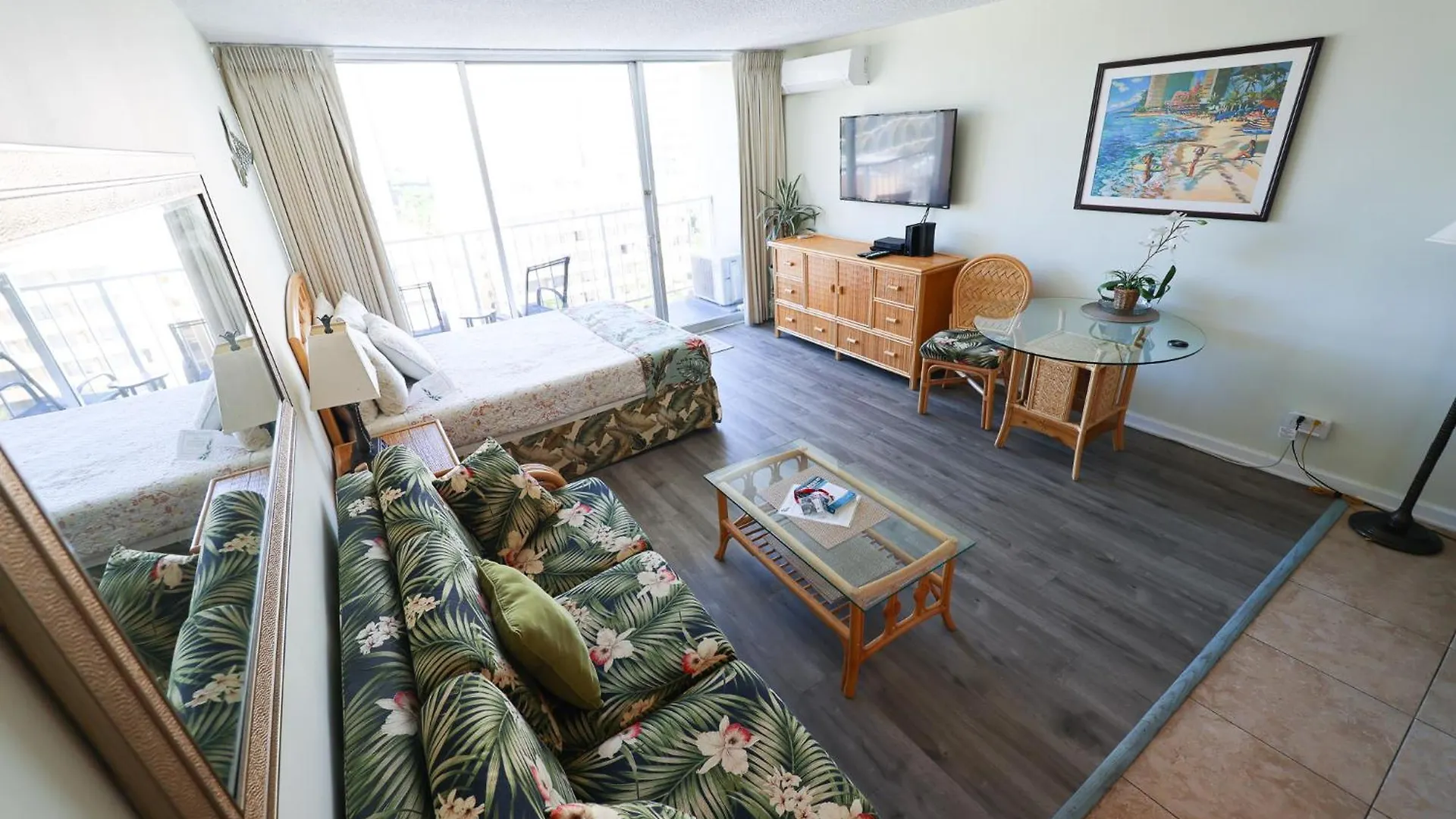 Apartment Tropical Studios at Marine Surf Waikiki: Beachfront Oasis with Full Kitchen Honolulu