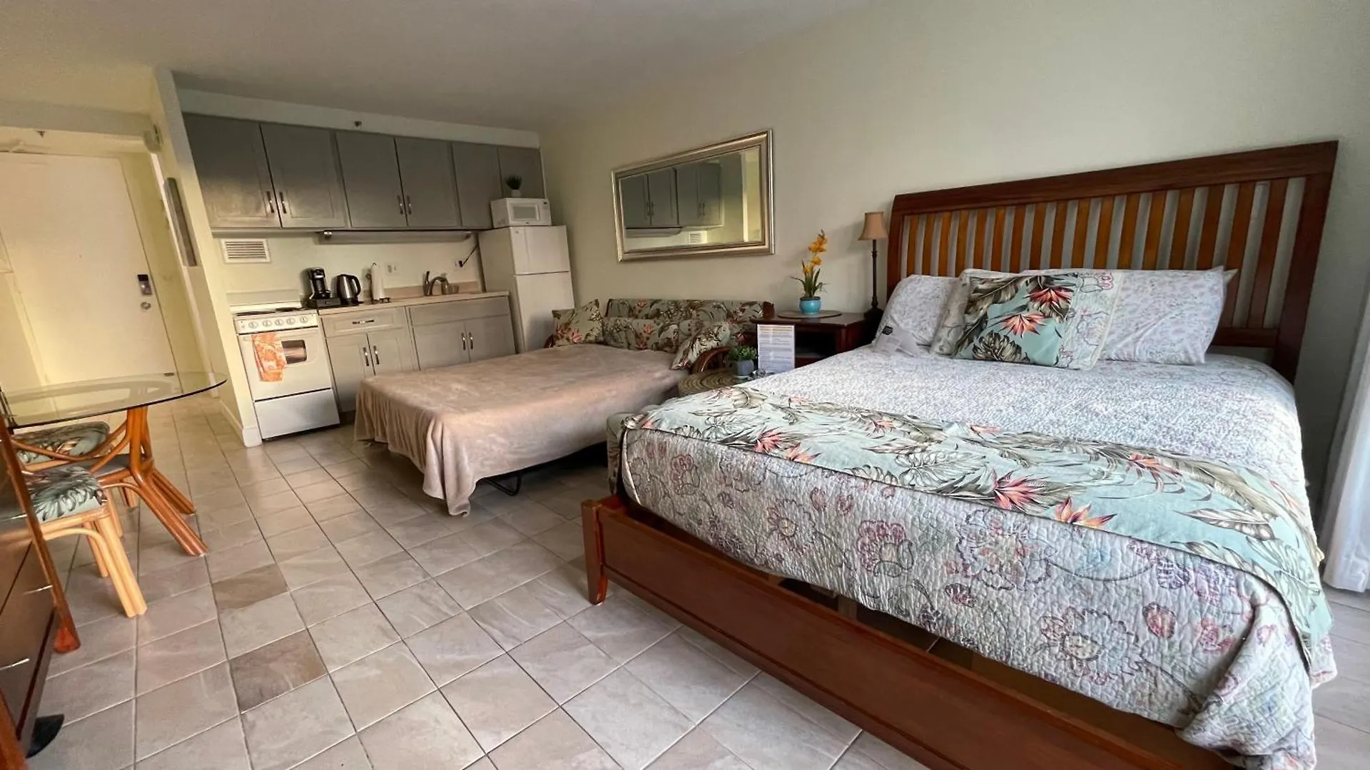 Tropical Studios at Marine Surf Waikiki: Beachfront Oasis with Full Kitchen Honolulu 0*,  United States