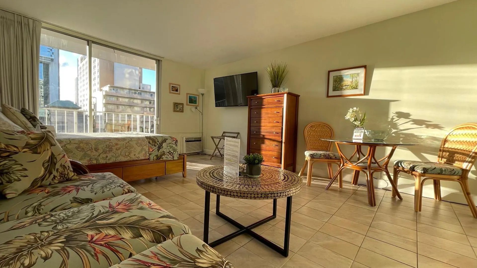 Tropical Studios at Marine Surf Waikiki: Beachfront Oasis with Full Kitchen Honolulu 0*,