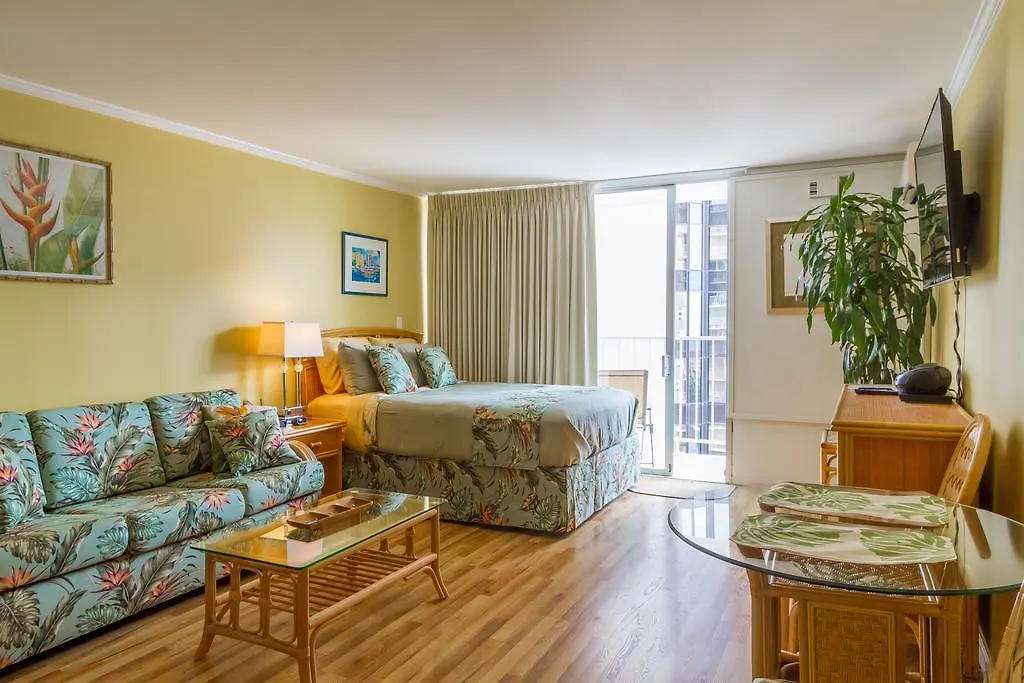 Tropical Studios At Marine Surf Waikiki - Free Parking - Best Location - Full Kitchen - Swimming Pool location