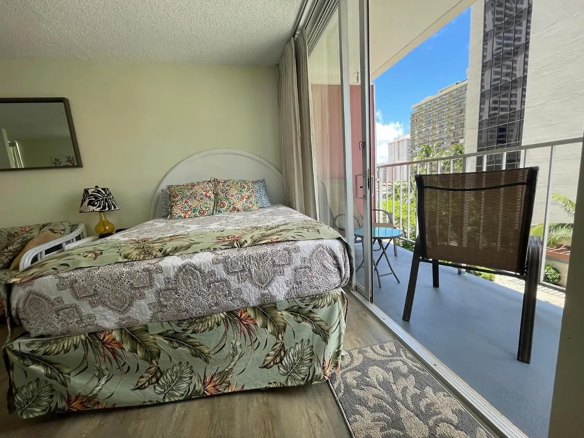 Tropical Studios At Marine Surf Waikiki - Free Parking - Best Location - Full Kitchen - Swimming Pool Honolulu Apartman