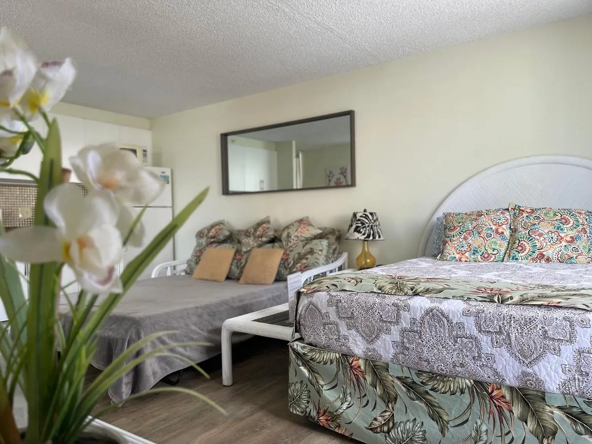 Apartman Tropical Studios At Marine Surf Waikiki - Free Parking - Best Location - Full Kitchen - Swimming Pool Honolulu