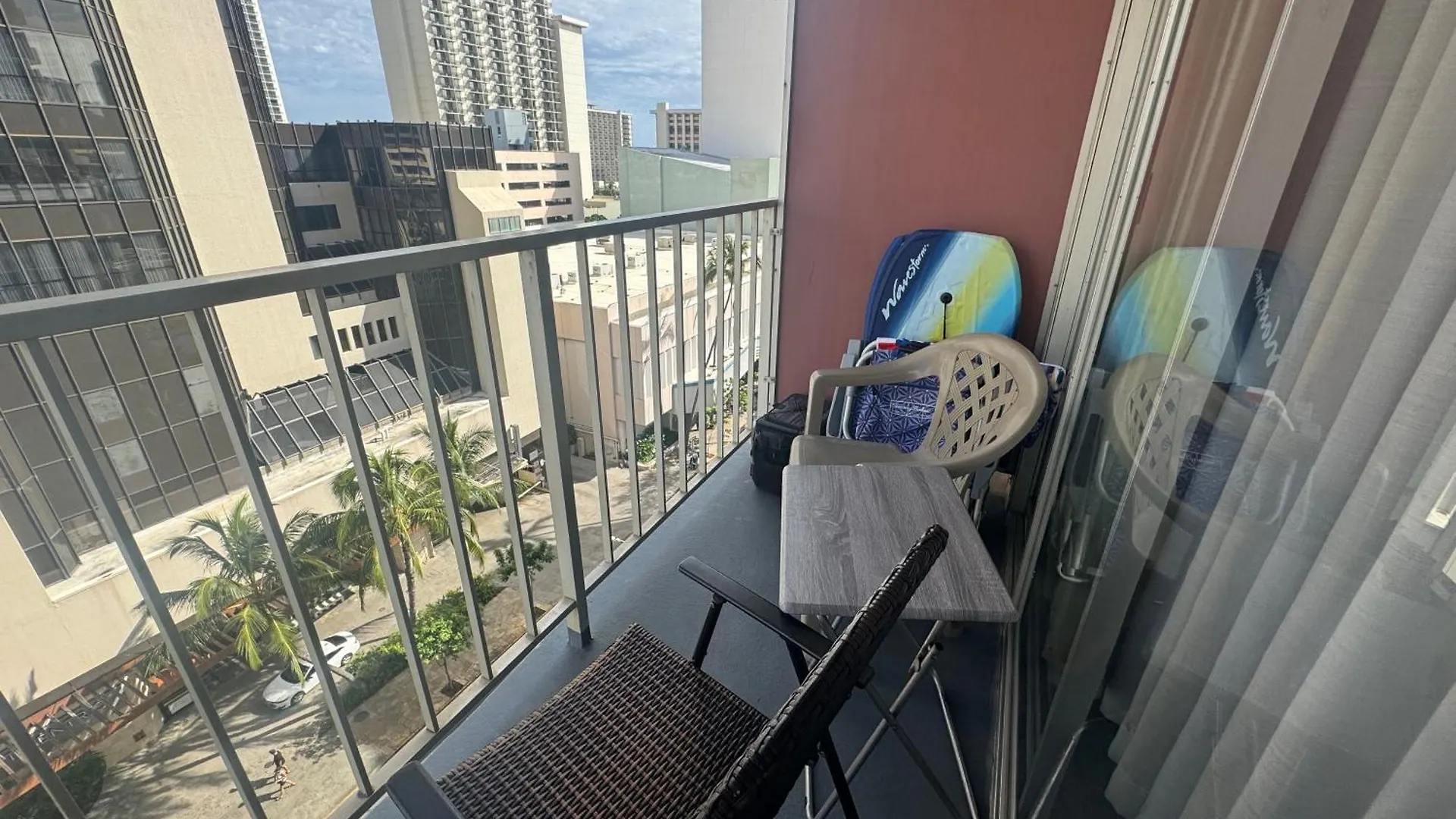 Tropical Studios At Marine Surf Waikiki - Free Parking - Best Location - Full Kitchen - Swimming Pool Honolulu