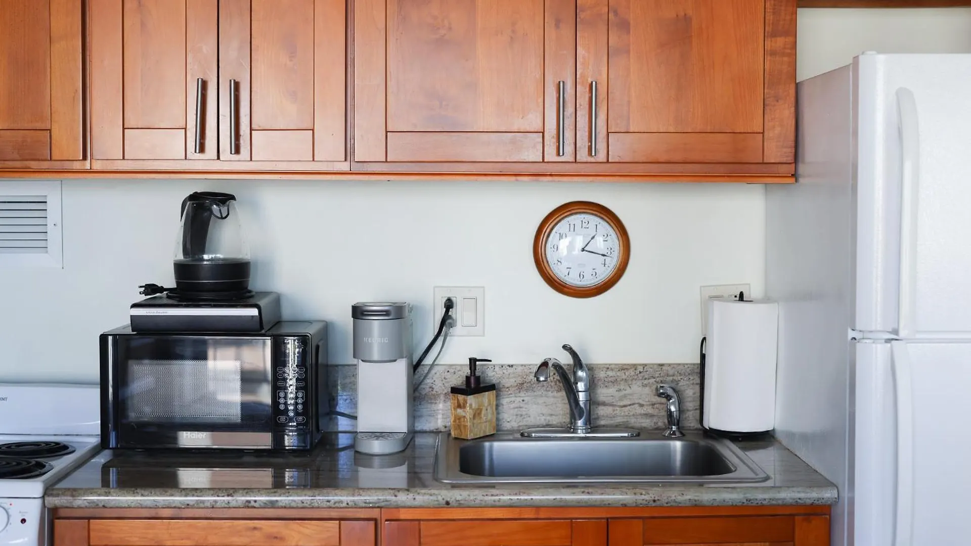 Apartman Tropical Studios At Marine Surf Waikiki - Free Parking - Best Location - Full Kitchen - Swimming Pool Honolulu