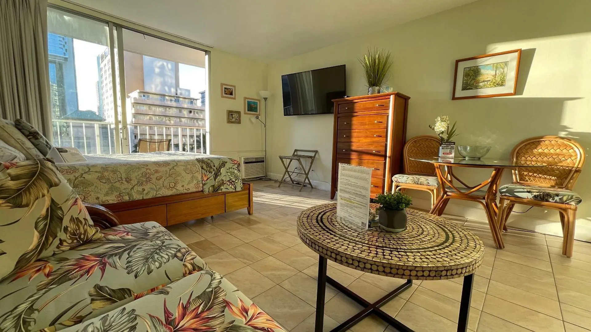 Tropical Studios At Marine Surf Waikiki - Free Parking - Best Location - Full Kitchen - Swimming Pool Honolulu Apartman