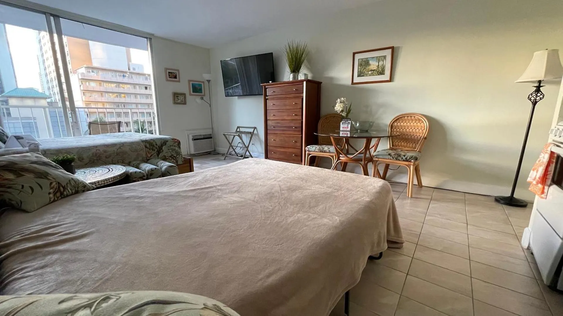 Tropical Studios At Marine Surf Waikiki - Free Parking - Best Location - Full Kitchen - Swimming Pool Honolulu 0*,
